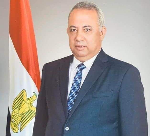 عاجل : القبض على لواء ومحافظ سابق ومنع زاهي حواس من السفر